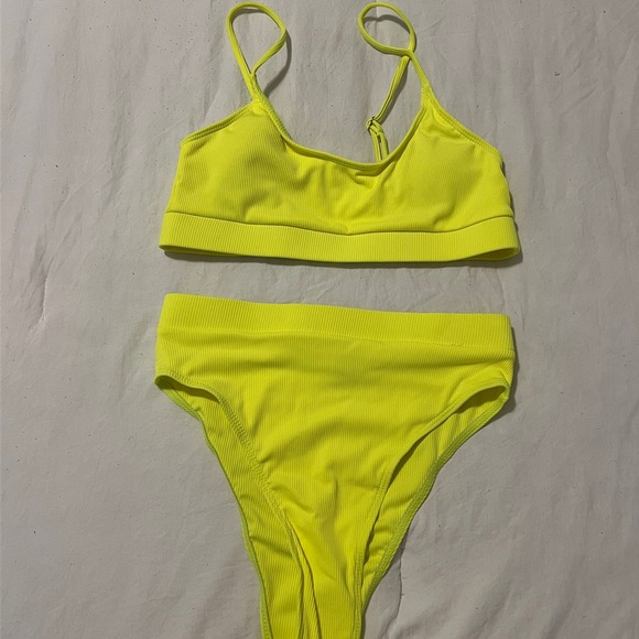 High Waisted Ribbed Bikini - Picture 3 of 4